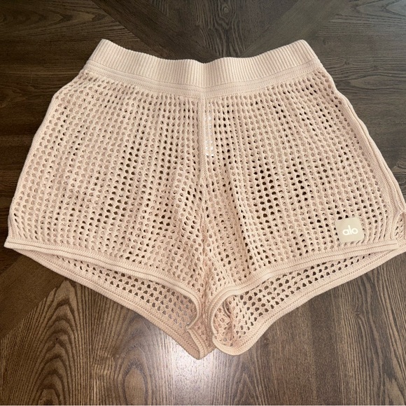 ALO Yoga Open Knit High Waist Chase The Sun Shorts Macadamia - Picture 2 of 4